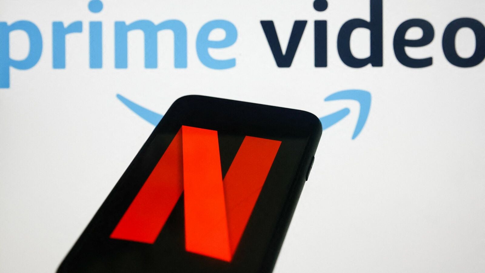 アマゾンの逆襲がはじまった…動画配信の王者･ネットフリックスが｢広告の安売り｣を強いられている理由 ｢広告ありの低額プラン｣で有料会員は急増したけれど…
